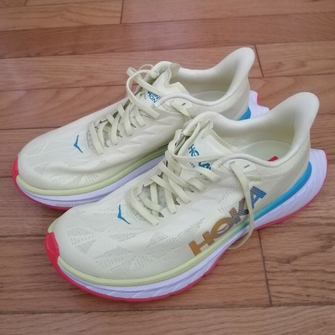 ホカオネオネ　HOKA　カーボンX2