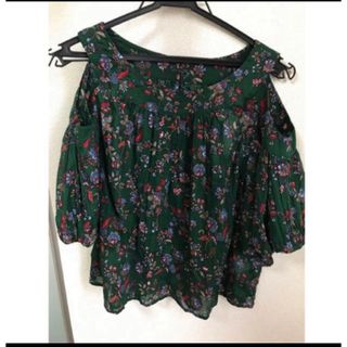 ページボーイ(PAGEBOY)のPAGEBOY♡花柄シフォン肩あきTOPS(カットソー(半袖/袖なし))