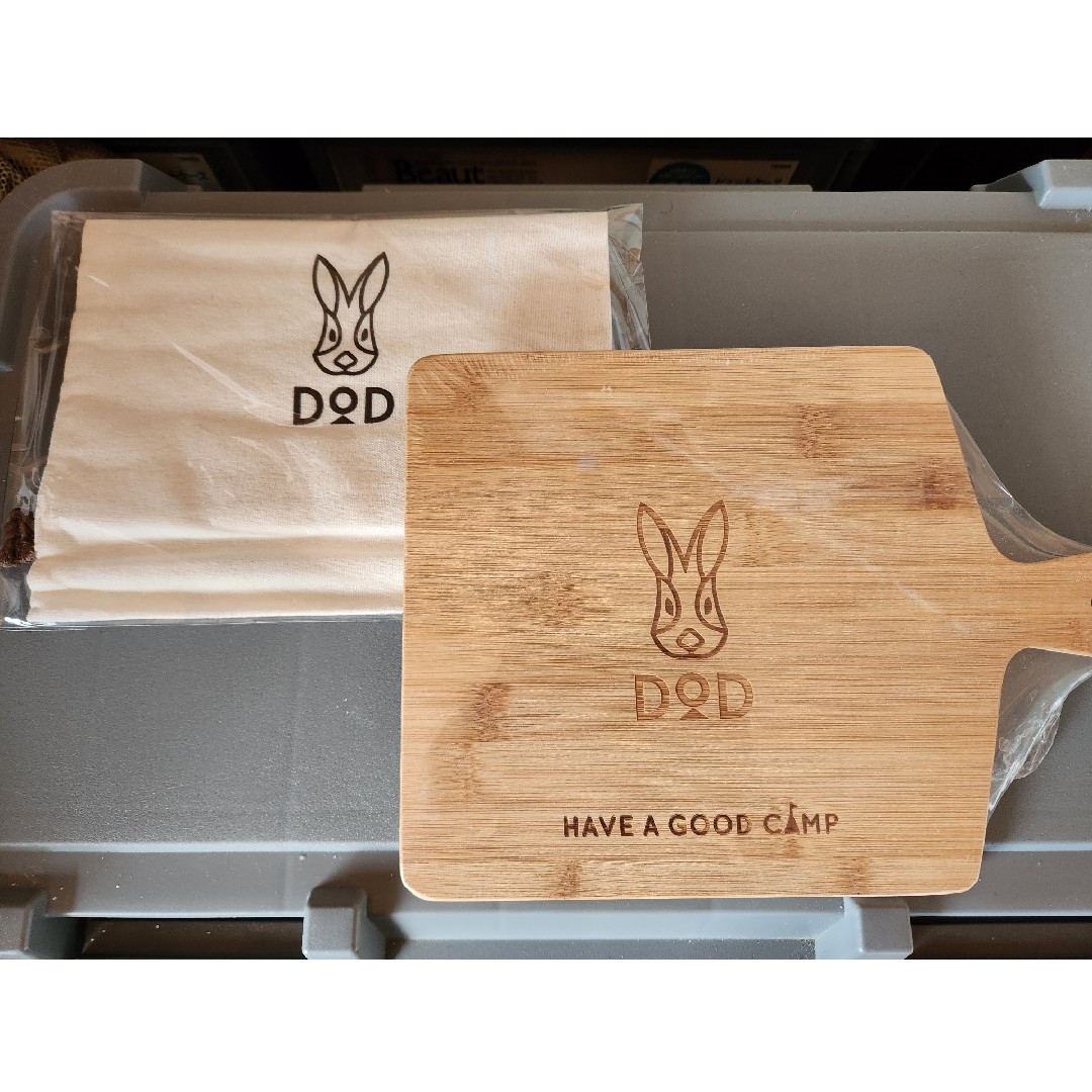 DOD(ディーオーディー)の新品・未使用 DODカッティングボード&巾着 スポーツ/アウトドアのアウトドア(調理器具)の商品写真