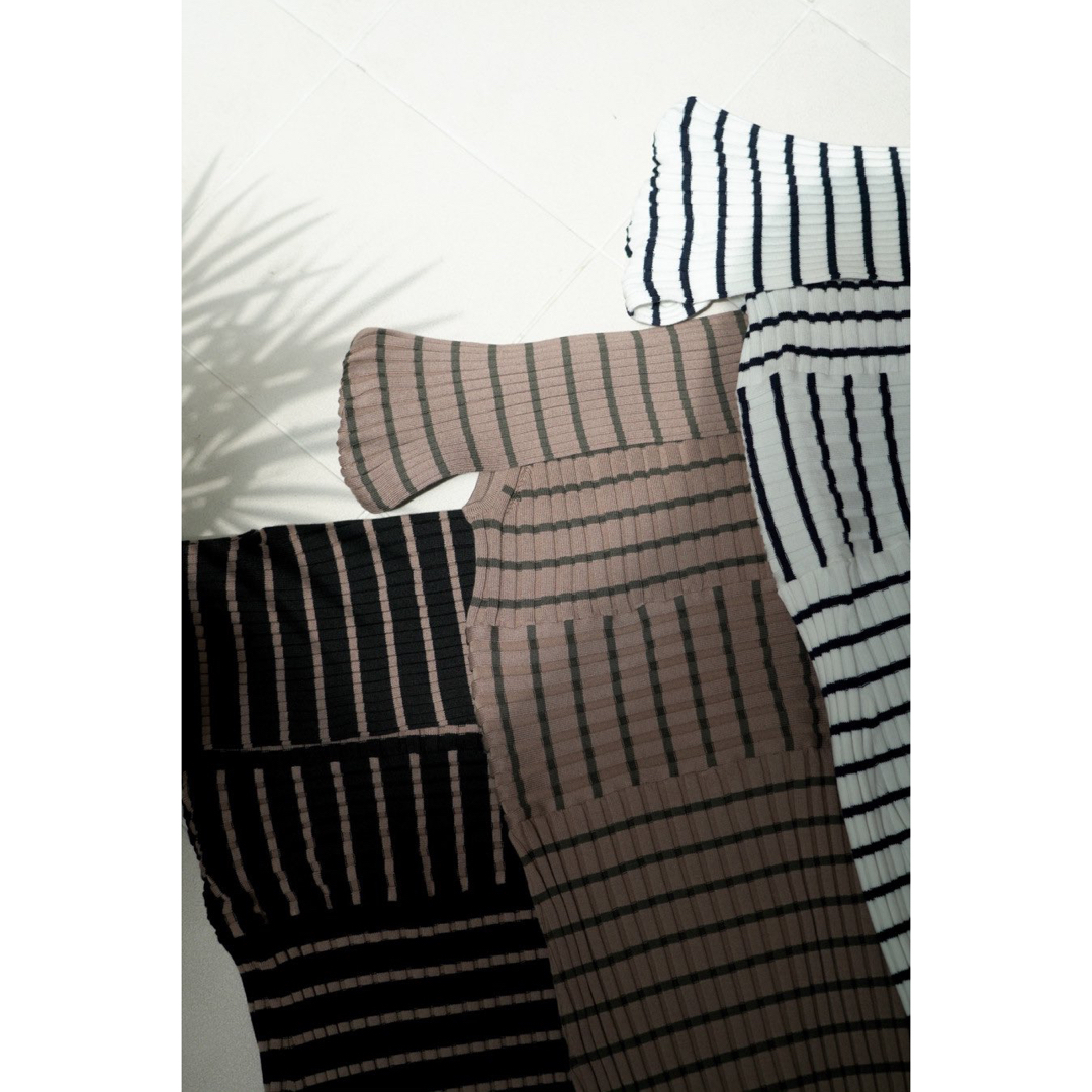 Her lip to(ハーリップトゥ)のStripe Ribbed-Knit Midi Dress レディースのワンピース(ロングワンピース/マキシワンピース)の商品写真