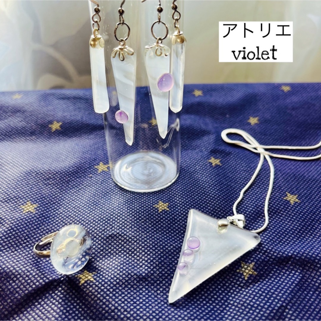 ホワイト&パープルガラスのアクセサリーセット☆ レディースのアクセサリー(ネックレス)の商品写真