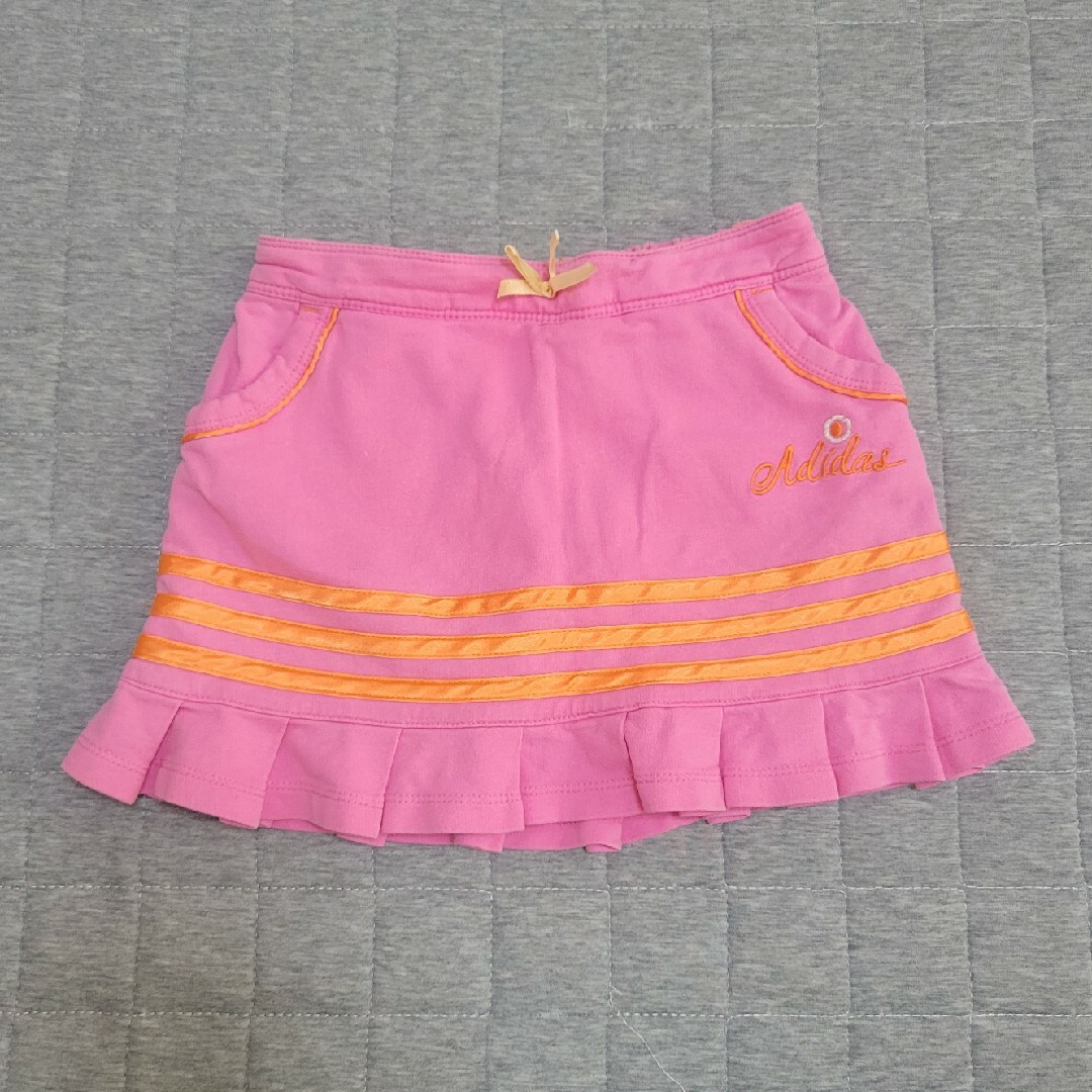 adidas(アディダス)のadidas アディダス スカッツ スカート ピンク キッズ/ベビー/マタニティのキッズ服女の子用(90cm~)(スカート)の商品写真