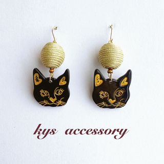 大人気！再々販☆ブラック キャット × ベージュ 糸巻き ピアス 猫(ピアス)