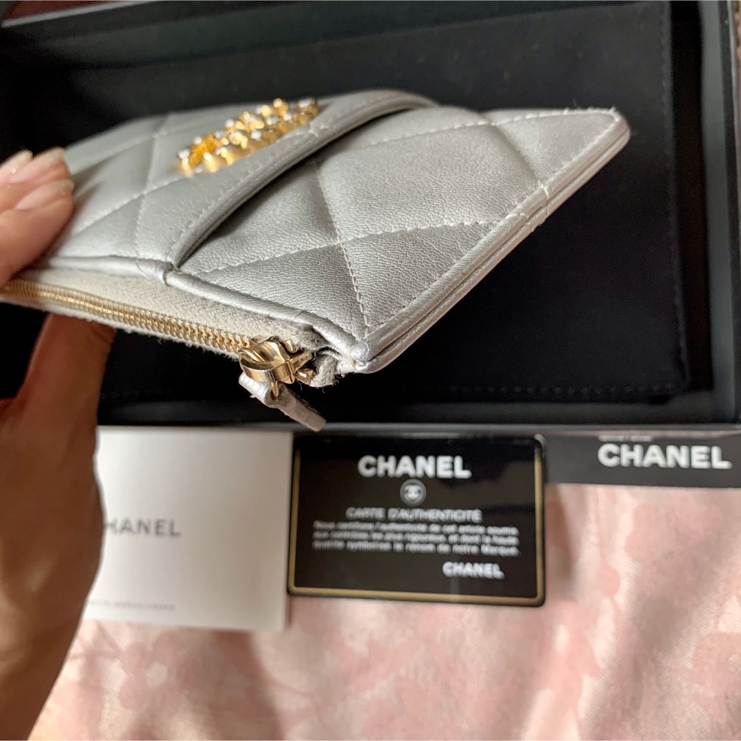 CHANEL - CHANEL シャネル19 カードケース フラグメントケース CHANEL - CHANEL シャネル19 カードケース フラグメントケース