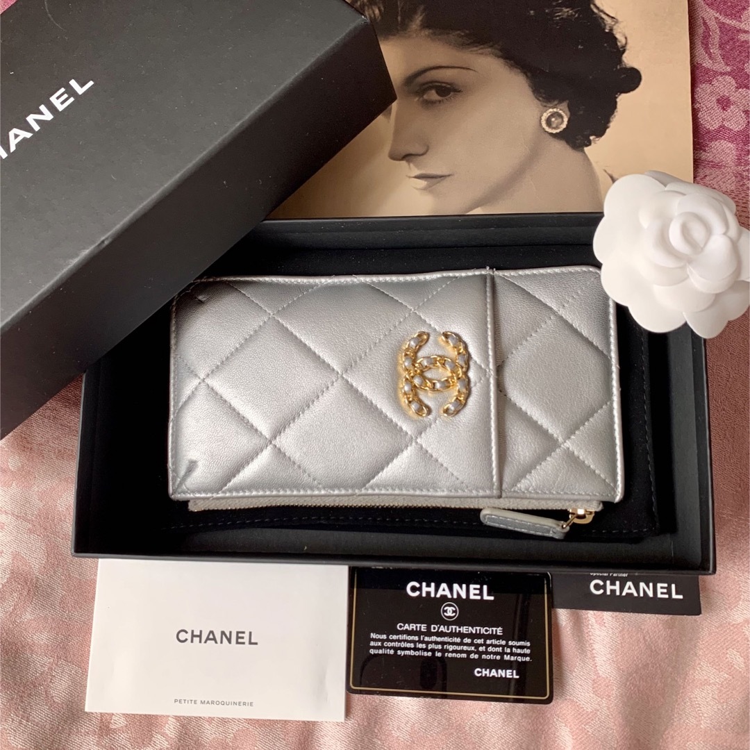 CHANEL - CHANEL シャネル19 カードケース フラグメントケース スリム