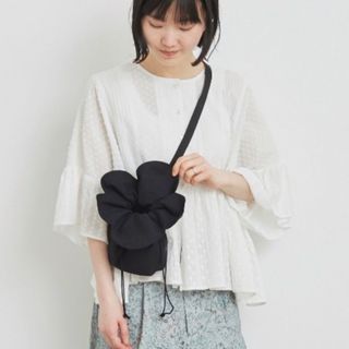 アトリエドゥサボン(l'atelier du savon)のお花さいた！ハッピーサコッシュ　黒(ショルダーバッグ)