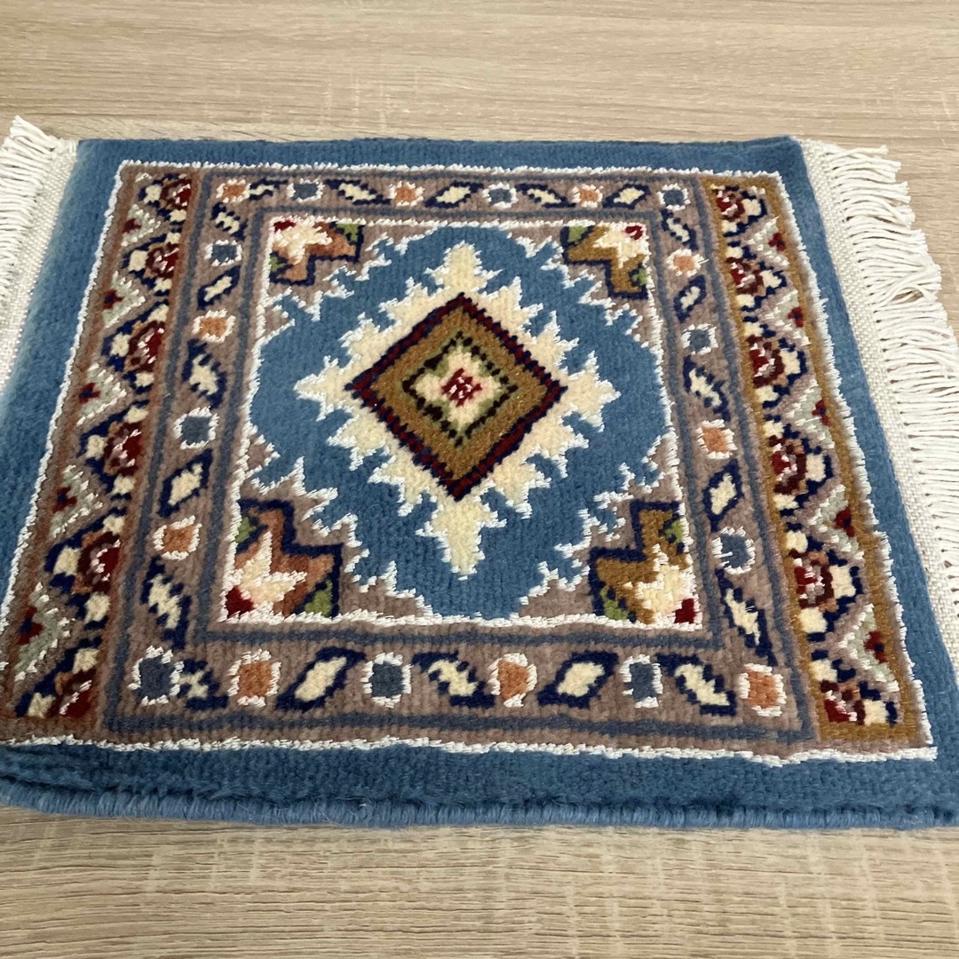 手織り絨毯　パキスタン産　ミニラグ　30cmx34cm 2