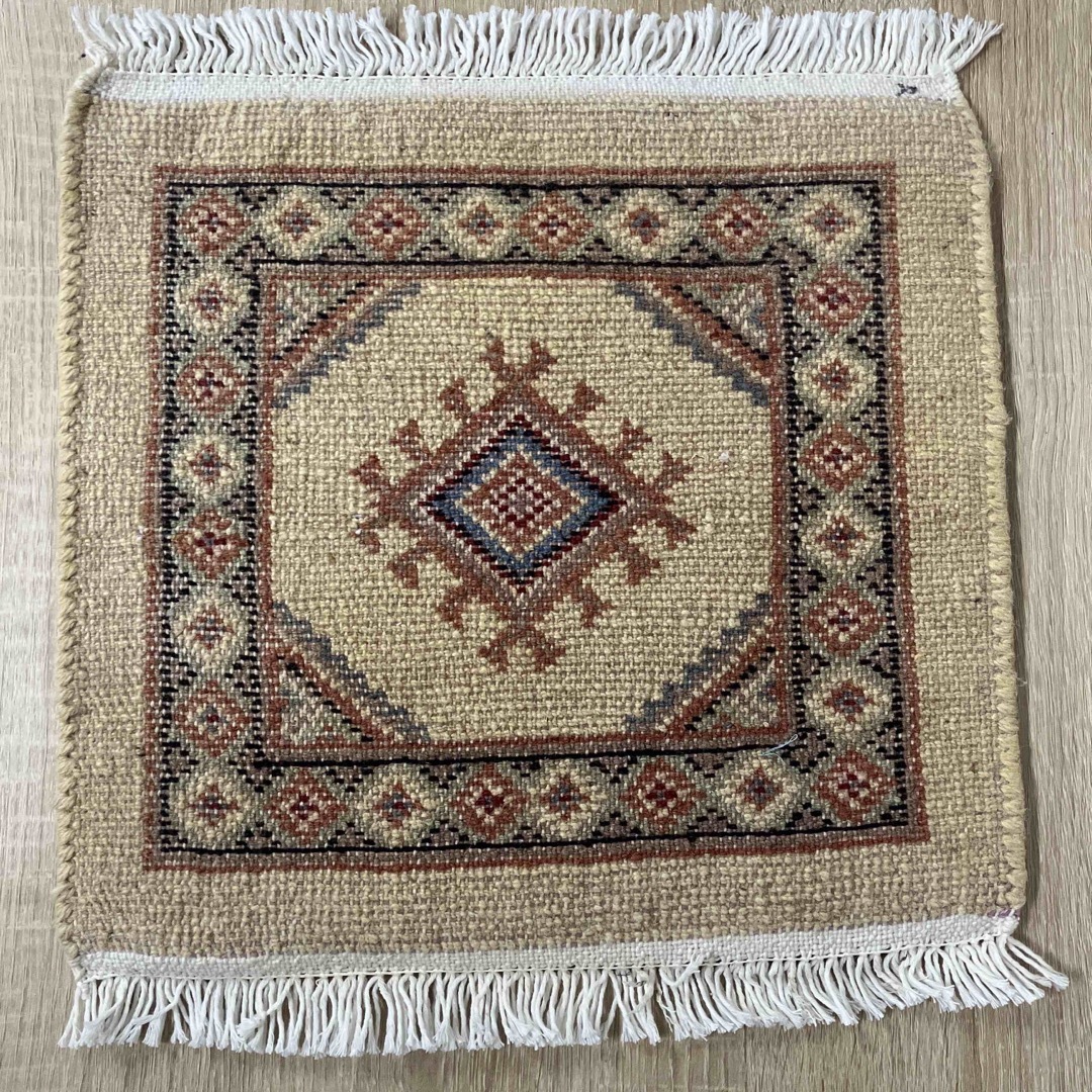 32cmx32cm ミニラグ　手織り絨毯　パキスタン産