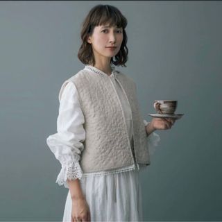 ベージュ kazumi×SamansaMos2 キルトとレース2WAYベスト