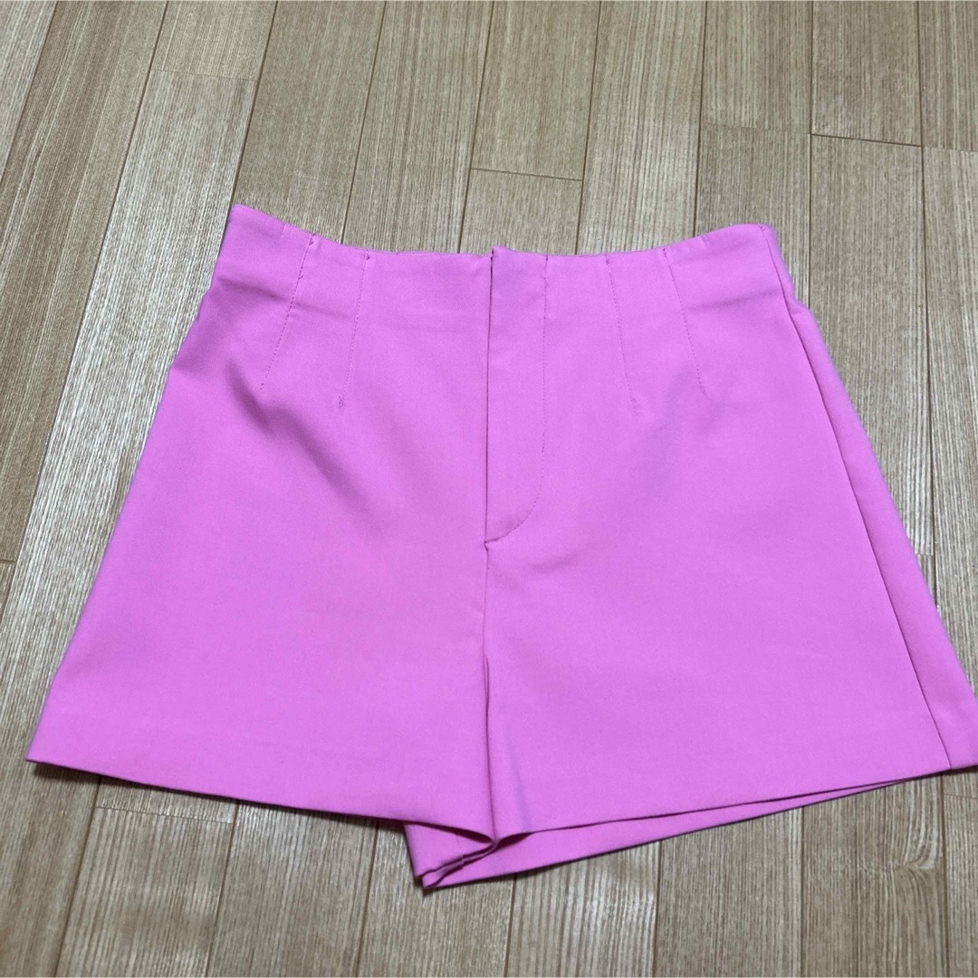 ZARA(ザラ)のZARA 新品　ピンクショートパンツ レディースのパンツ(ショートパンツ)の商品写真