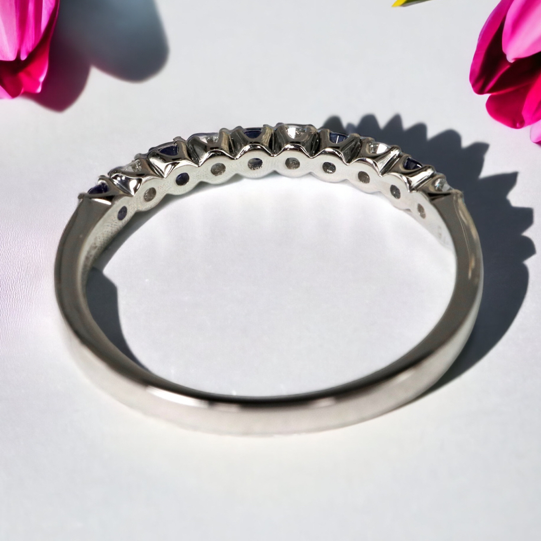 1本のみ！pt950ダイヤモンドカットベニトアイトハーフエタニティ レディースのアクセサリー(リング(指輪))の商品写真