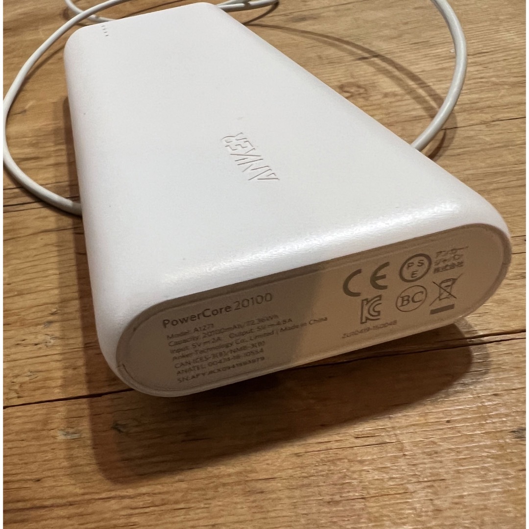 Anker(アンカー)のANKER POWERCORE 20100 WHITE スマホ/家電/カメラのスマートフォン/携帯電話(バッテリー/充電器)の商品写真