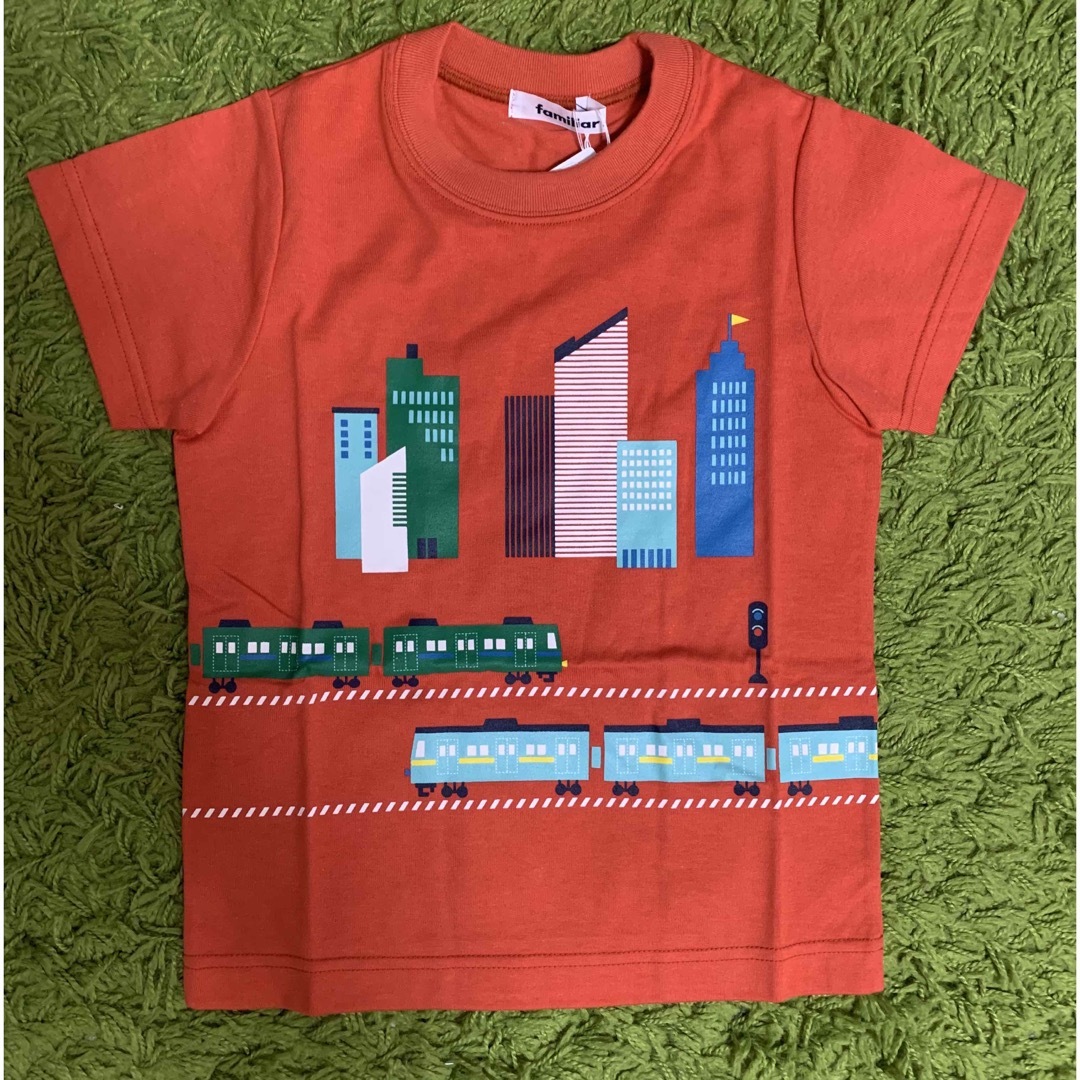 familiar(ファミリア)の☆ファミリア　電車柄　Tシャツ　110㎝　オレンジ☆カッコイイ　オシャレ　男の子 キッズ/ベビー/マタニティのキッズ服男の子用(90cm~)(Tシャツ/カットソー)の商品写真