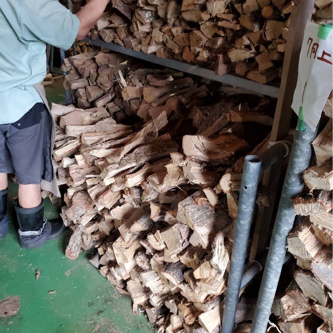 石川県産コナラの薪22kg 能登半島産 元森林組合製材部職人の作品 スポーツ/アウトドアのスポーツ/アウトドア その他(その他)の商品写真