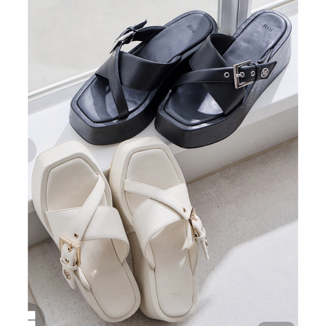 Riu Embossed sole sandals  ロゴサンダル　Rちゃん 1