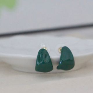 ニュアンス　グリーン　ピアス(ピアス)