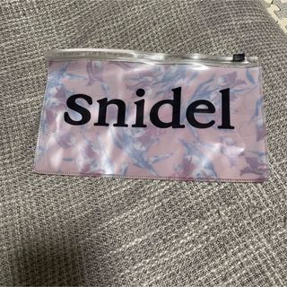 スナイデル(SNIDEL)の【新品】snidel ビニール花柄ポーチ (ポーチ)