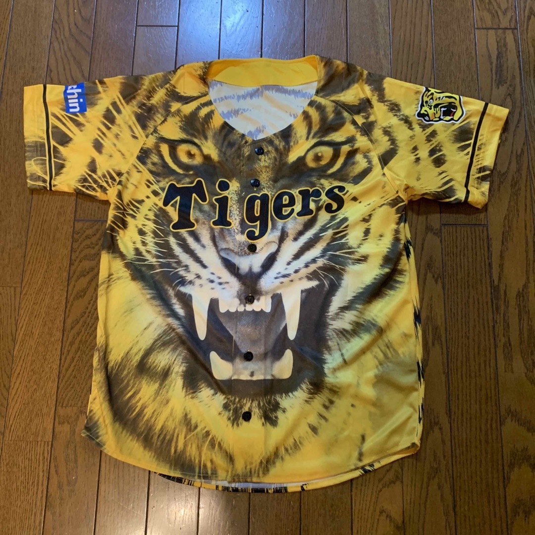 新品　阪神タイガース応援Tシャツ　前開き スポーツ/アウトドアの野球(応援グッズ)の商品写真