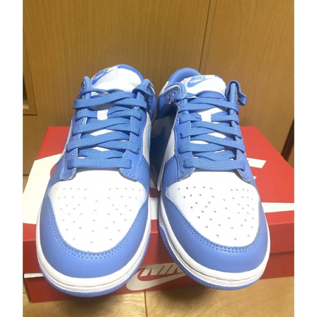 NIKE(ナイキ)のNIKE DUNK LOW UNIVERSITY BLUE ダンク UNC 27 メンズの靴/シューズ(スニーカー)の商品写真