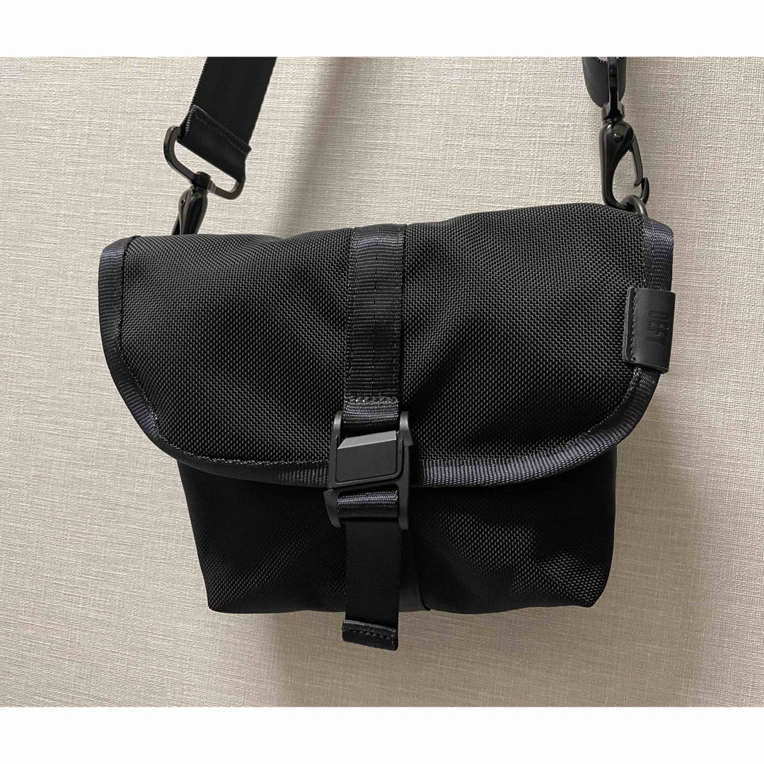 DEFY BAGS(デフィーバッグス)ヴェニュー ミニショルダー メッセンジャー-