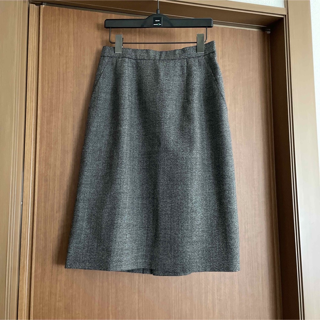 jun ashida(ジュンアシダ)のjun ashida  グレー　スカート レディースのスカート(ひざ丈スカート)の商品写真