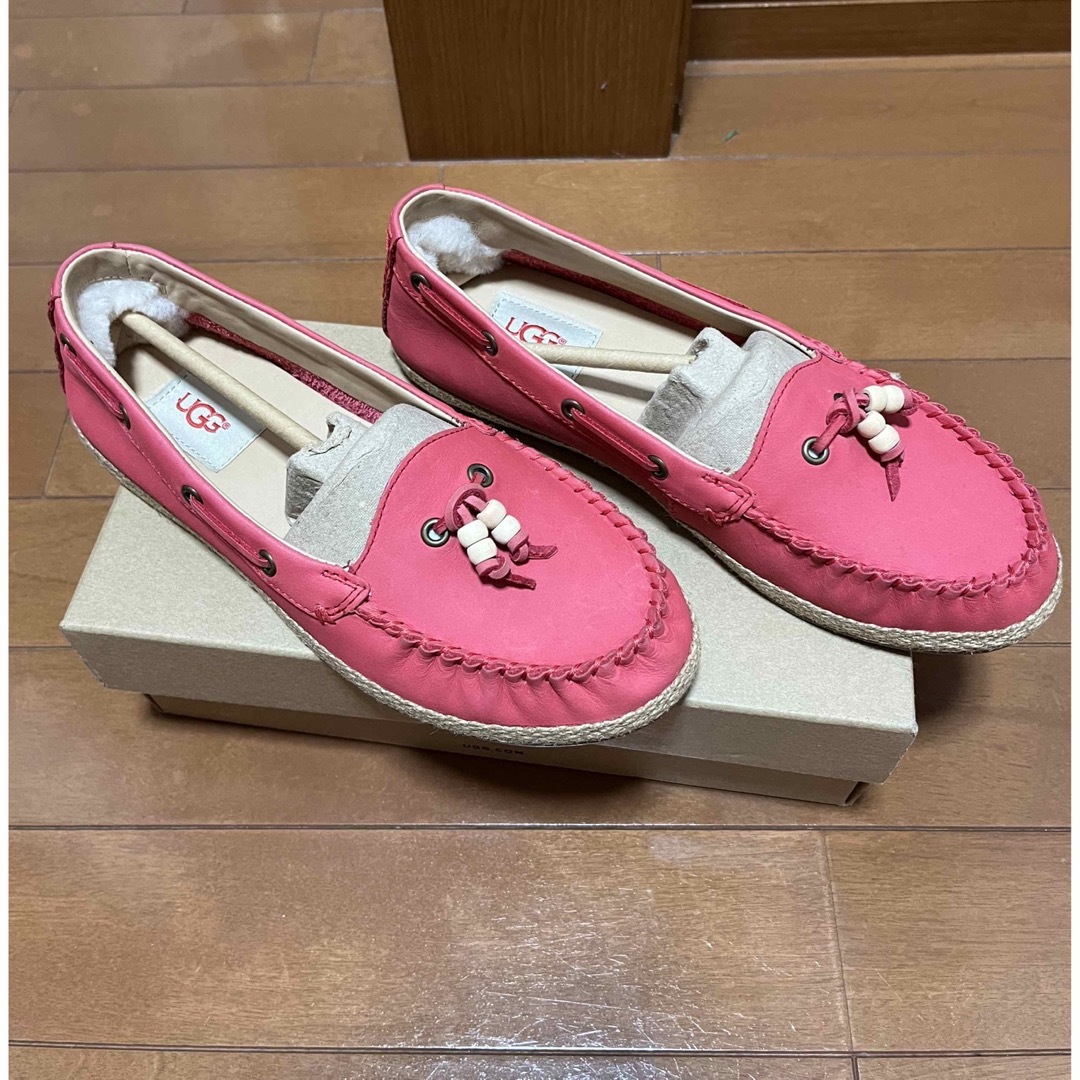 UGG  アグ　モカシン　新品箱入り