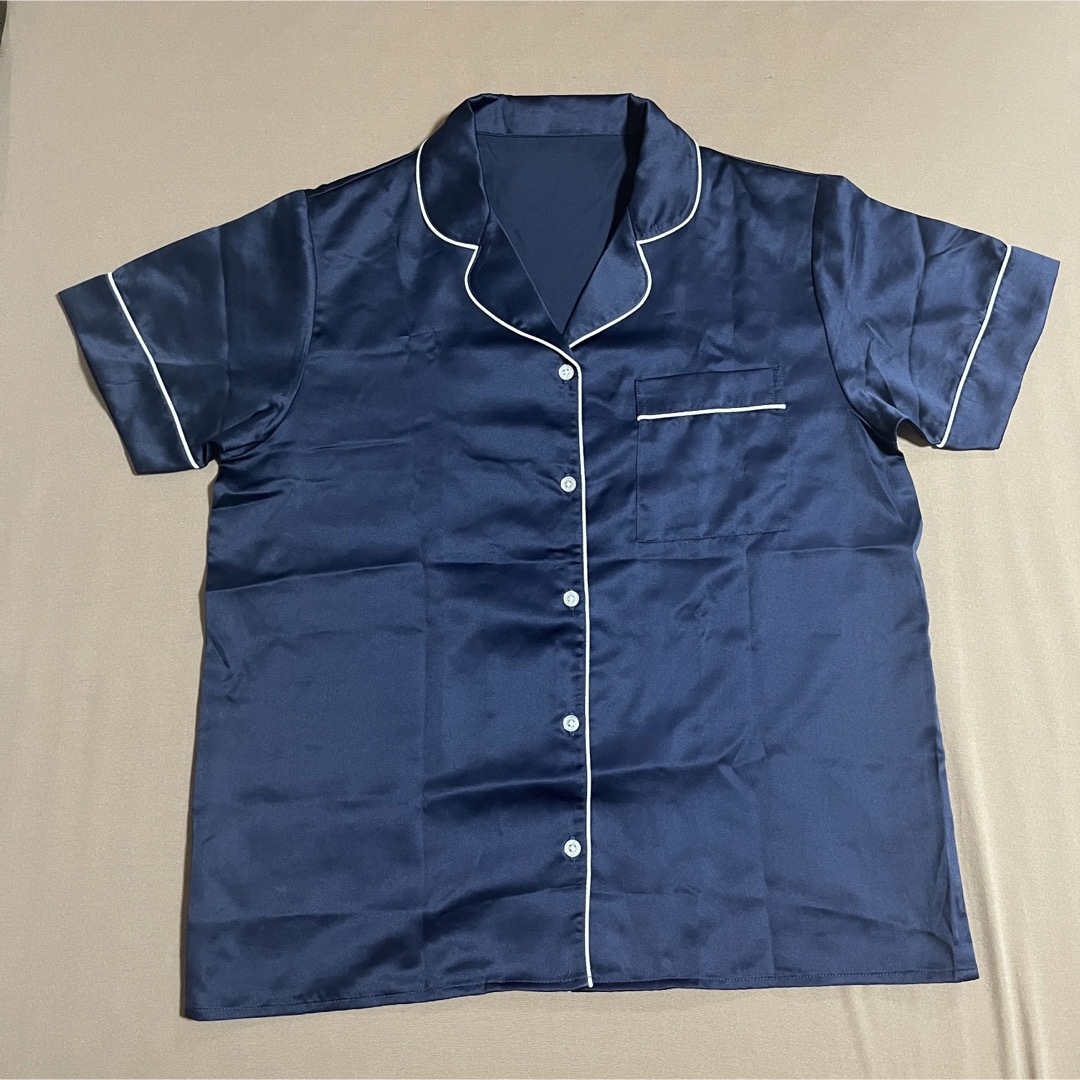 GU(ジーユー)のGU ジーユー♡サテンパジャマ ネイビー 半袖 半ズボン 紺 襟 ボタン 美品 レディースのルームウェア/パジャマ(パジャマ)の商品写真