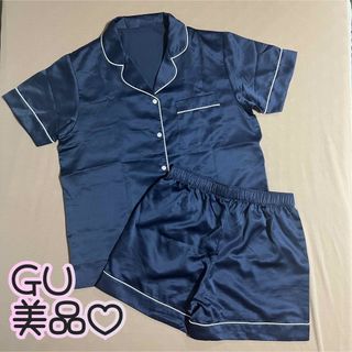 ジーユー(GU)のGU ジーユー♡サテンパジャマ ネイビー 半袖 半ズボン 紺 襟 ボタン 美品(パジャマ)