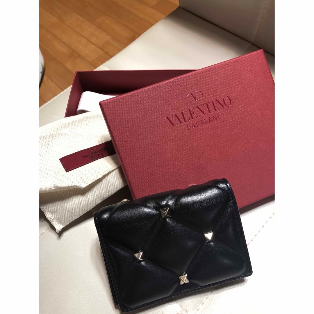 VALENTINO(ヴァレンティノ)のMEMI様専用。VALENTINOスタッズ付きミニウォレット！ レディースのファッション小物(財布)の商品写真