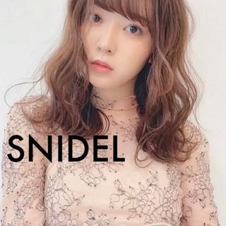 スナイデル(SNIDEL)のSNIDEL パッカリングレーストップス【完売品 カットソー 花柄】(カットソー(長袖/七分))