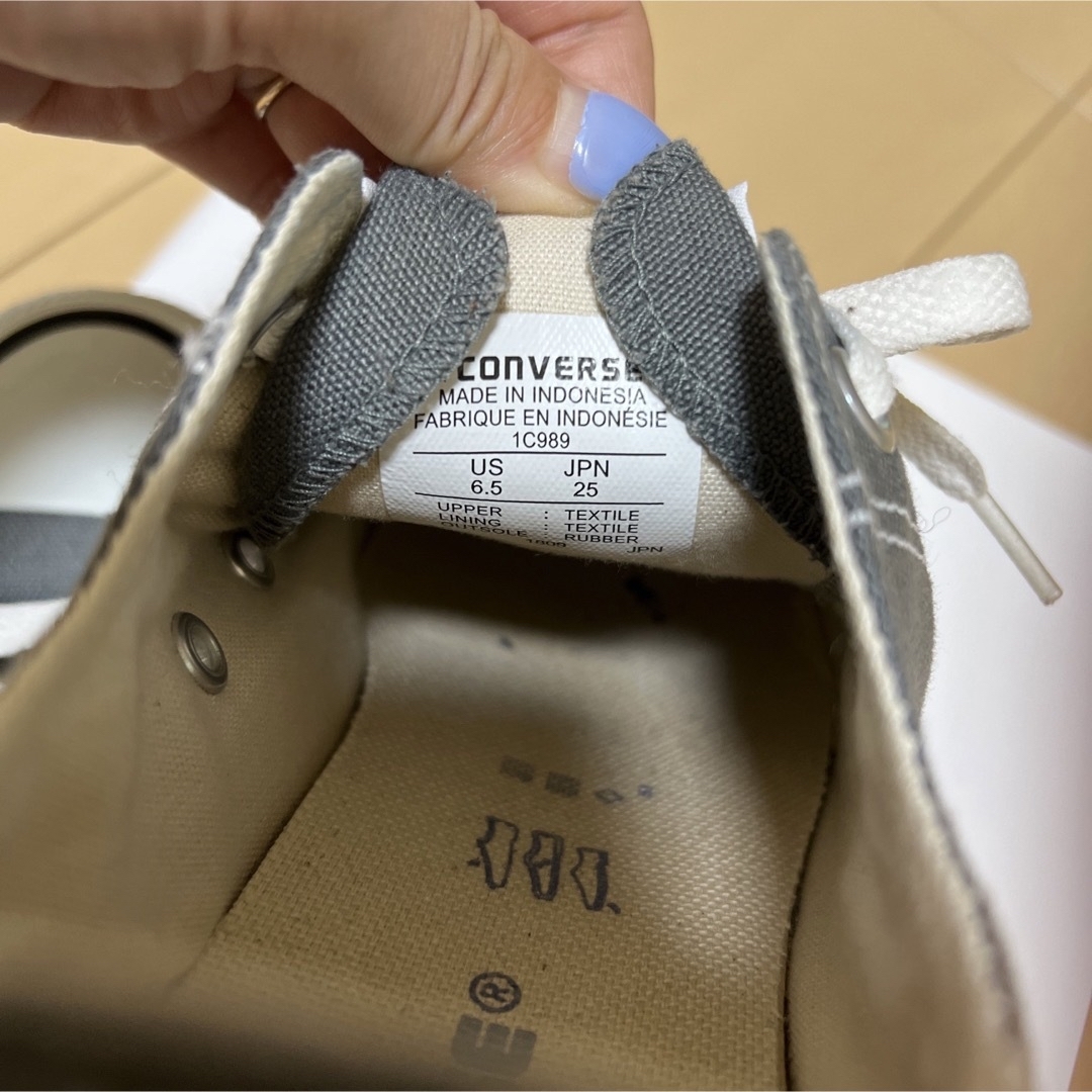 CONVERSE(コンバース)のコンバース　グレー　ローカット　美品 レディースの靴/シューズ(スニーカー)の商品写真