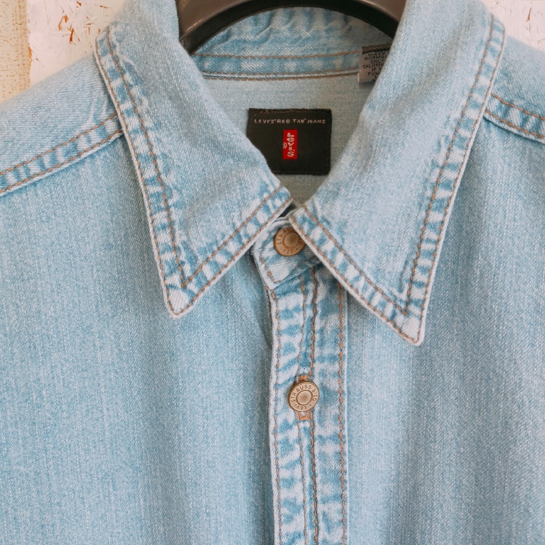 Levi's(リーバイス)のLEVI’S リーバイス　デニムシャツ　メタルボタン　レッドタブ　刺繍　XL メンズのトップス(シャツ)の商品写真