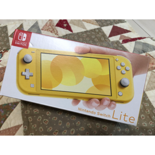 ニンテンドースイッチ(Nintendo Switch)の新品未使用 Nintendo Switch Lite イエロー(携帯用ゲーム機本体)
