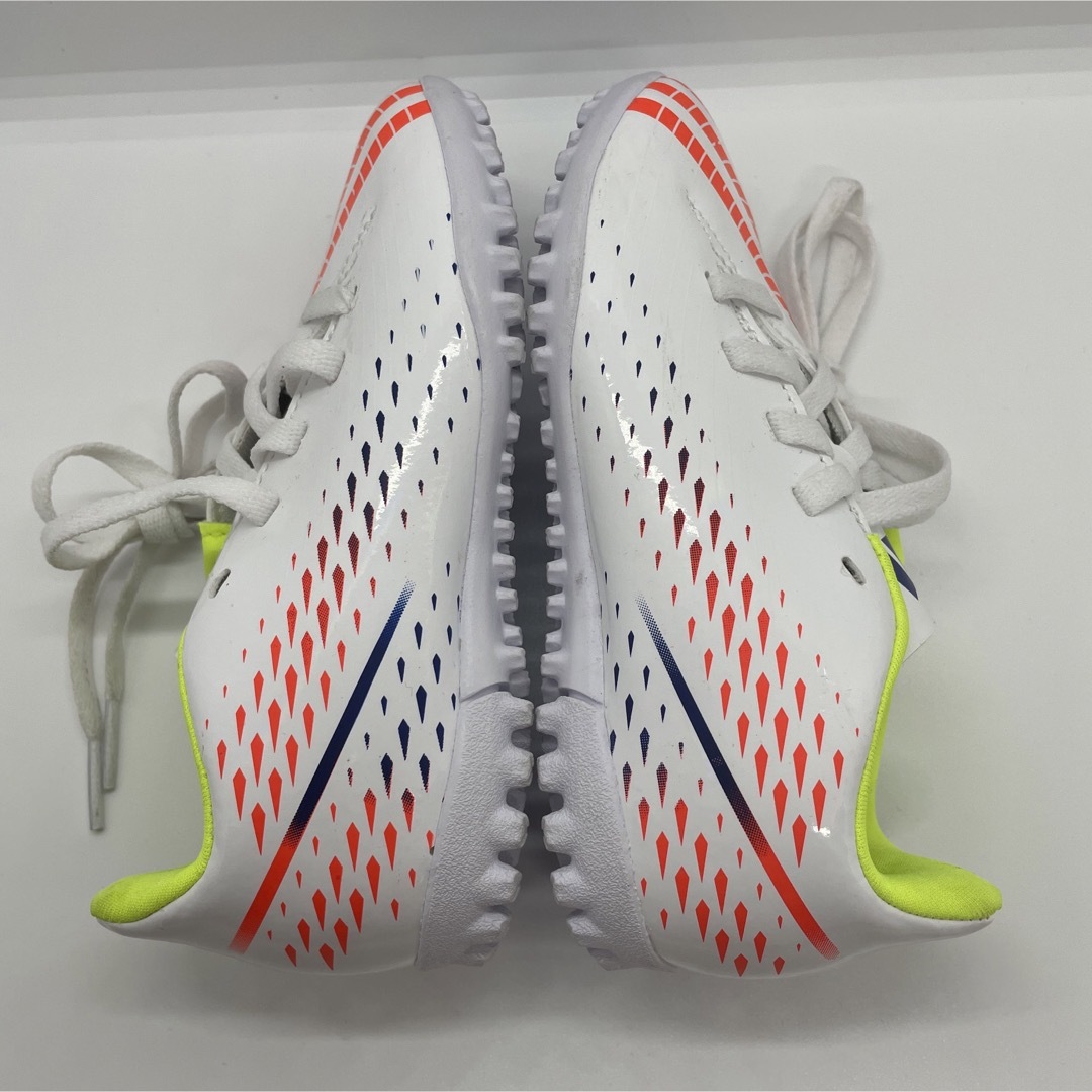 adidas(アディダス)のアディダスサッカートレーニングシューズ ジュニアプレデター エッジ 4 TFJ スポーツ/アウトドアのサッカー/フットサル(シューズ)の商品写真