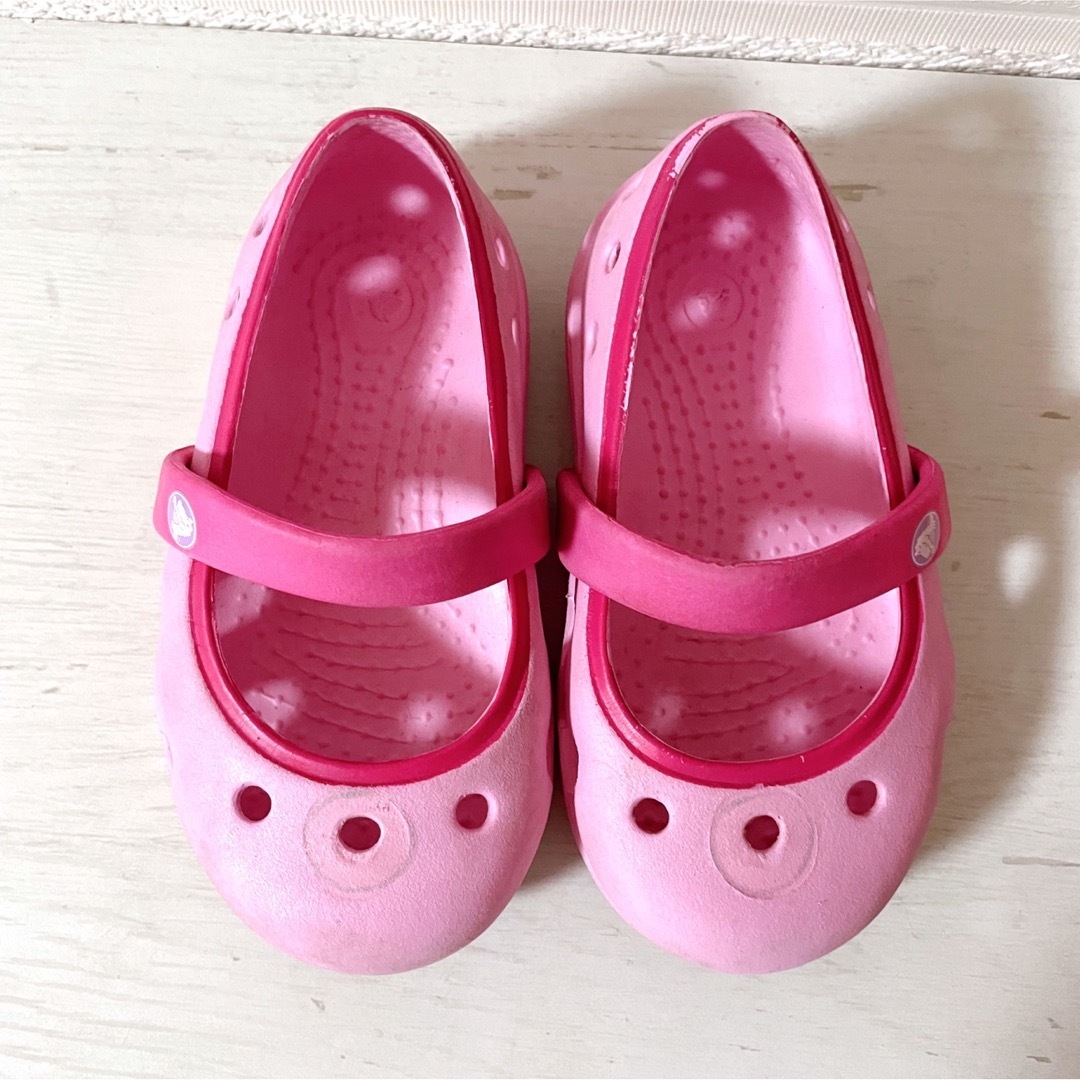 crocs(クロックス)のcrocs クロックス　2個セット　こども　サンダル　夏 キッズ/ベビー/マタニティのベビー靴/シューズ(~14cm)(サンダル)の商品写真