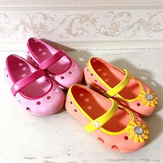 クロックス(crocs)のcrocs クロックス　2個セット　こども　サンダル　夏(サンダル)