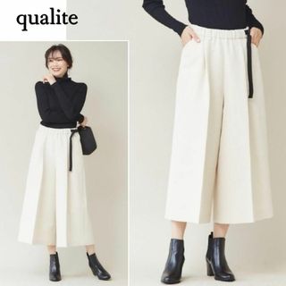 カリテ(qualite)の体型を拾わず綺麗シルエット♪　ワイドクロップドパンツ　フリーサイズ　オフホワイト(カジュアルパンツ)