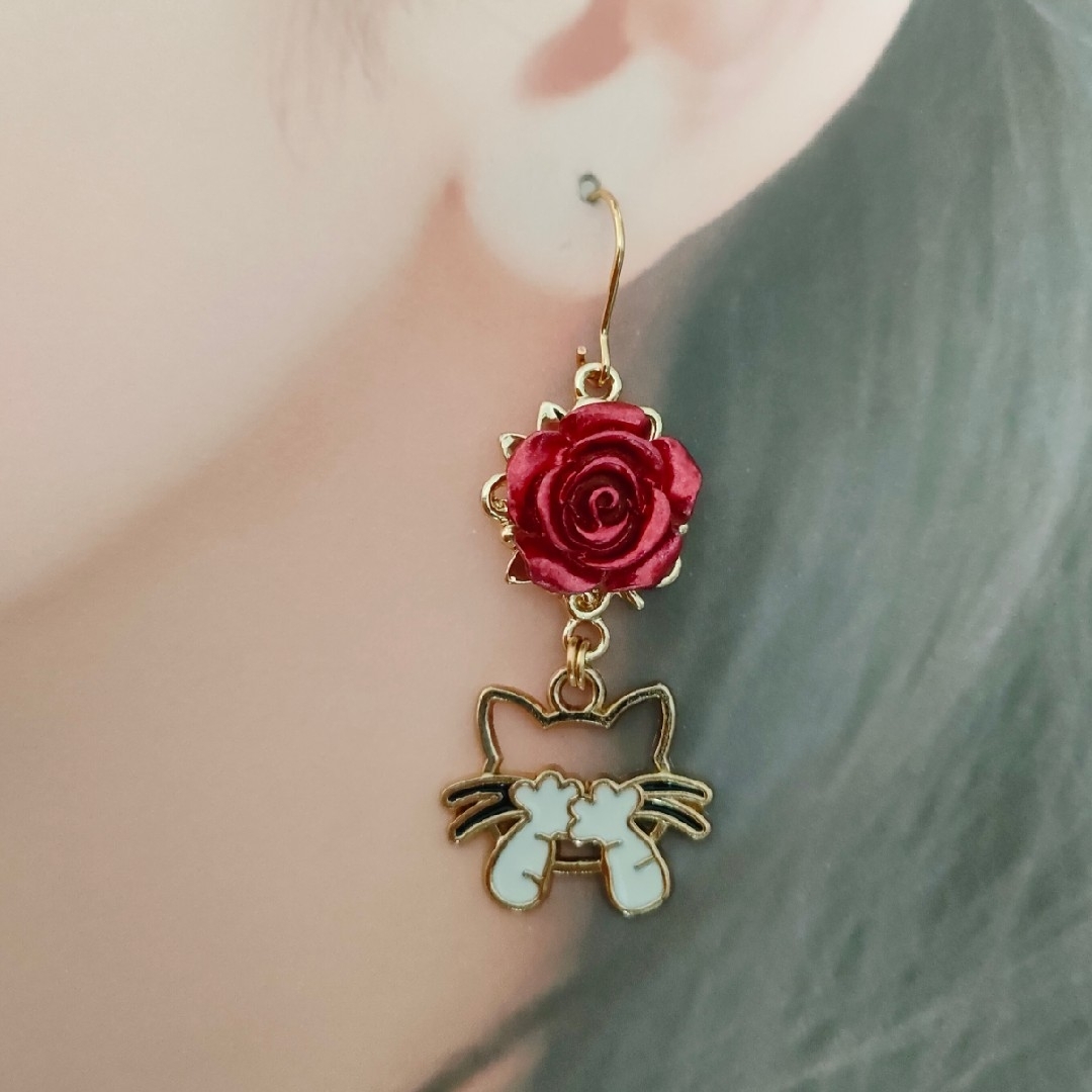 ねこ 薔薇 ピアス - ピアス