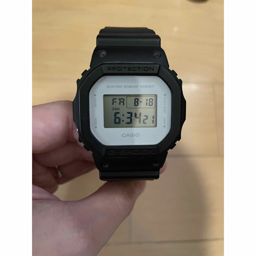 G-SHOCK(ジーショック)のCASIO G-SHOCK DW-5600LCU メンズの時計(腕時計(デジタル))の商品写真