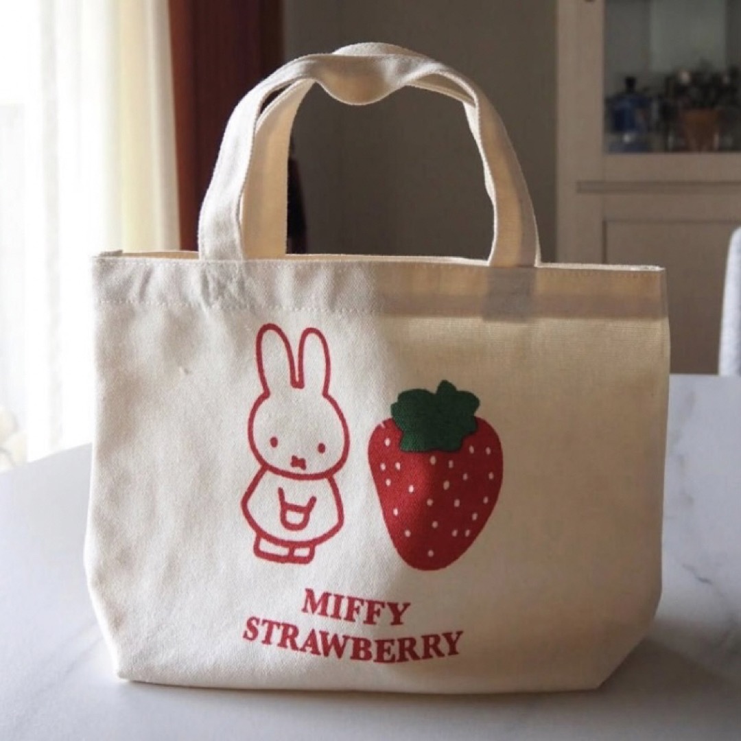 miffy(ミッフィー)のミッフィー　ストロベリー　トートバッグ　マチ付バッグ　いちご エンタメ/ホビーのおもちゃ/ぬいぐるみ(キャラクターグッズ)の商品写真