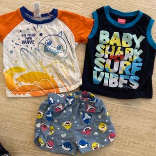 ベビーシャーク　Tシャツ2枚＋半ズボンセット　２歳向け(Tシャツ/カットソー)