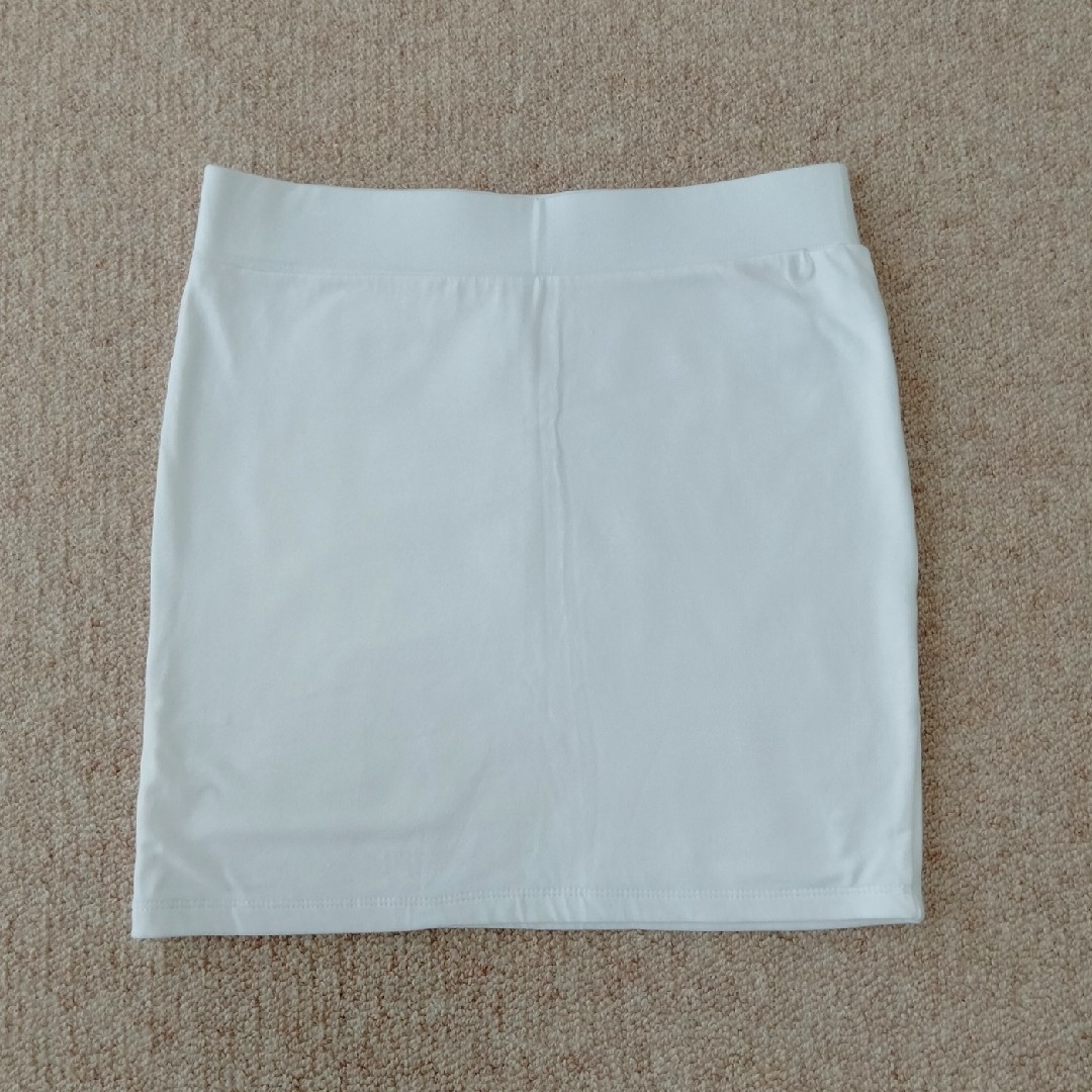 FOREVER 21(フォーエバートゥエンティーワン)のFOREVER21 タイトスカート　ミニスカート　白　Mサイズ レディースのスカート(ミニスカート)の商品写真