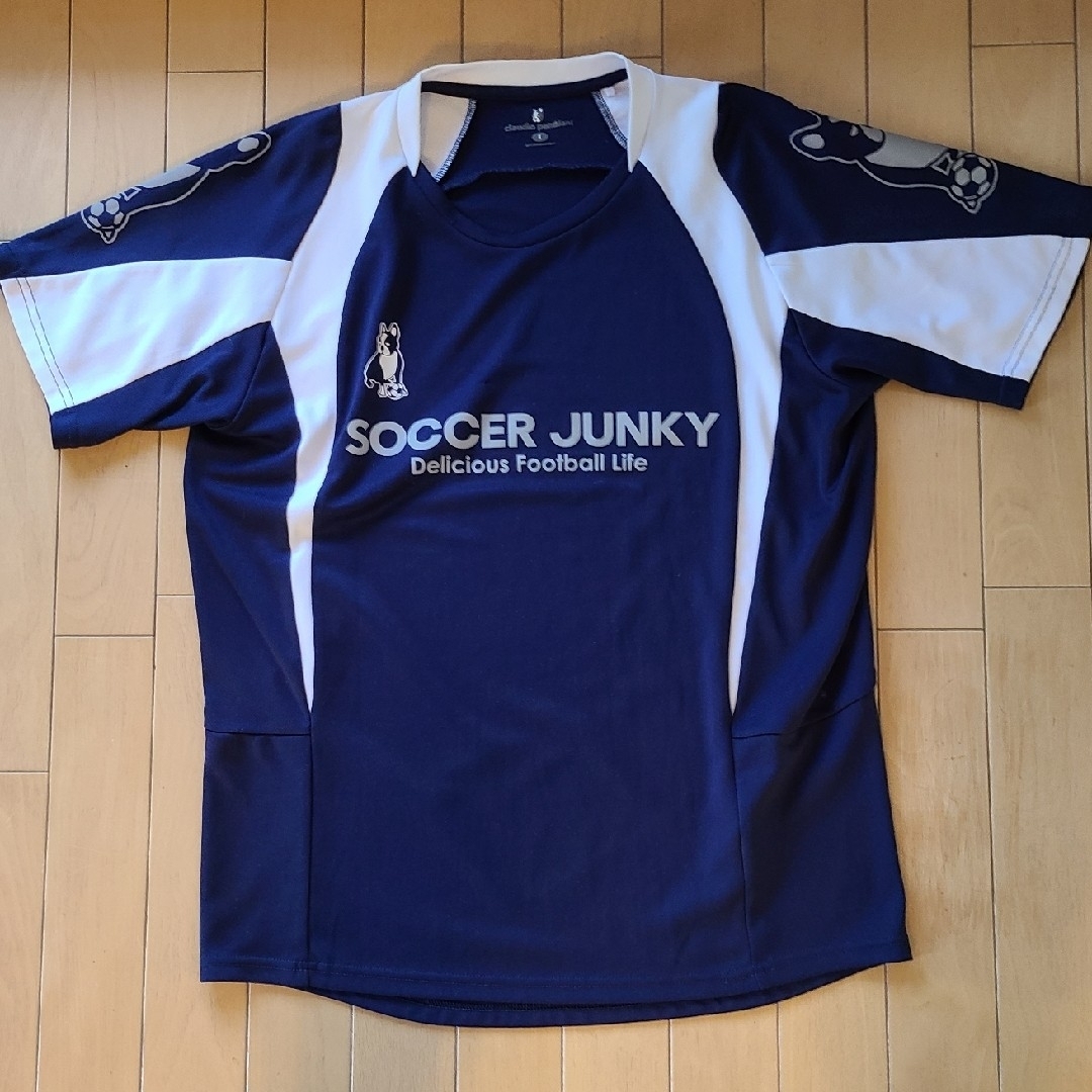 soccer junky(サッカージャンキー)の送料込🌟完売品稀少🌟サッカージャンキー🌟Ｔシャツ🌟人気のネイビー スポーツ/アウトドアのサッカー/フットサル(ウェア)の商品写真