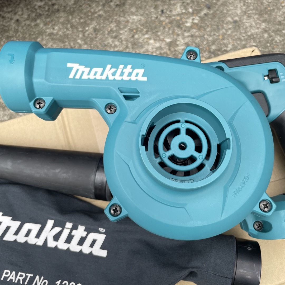 Makita(マキタ)のマキタ 未使用訳有　UB185DZ 充電式ブロワ　 スポーツ/アウトドアの自転車(工具/メンテナンス)の商品写真