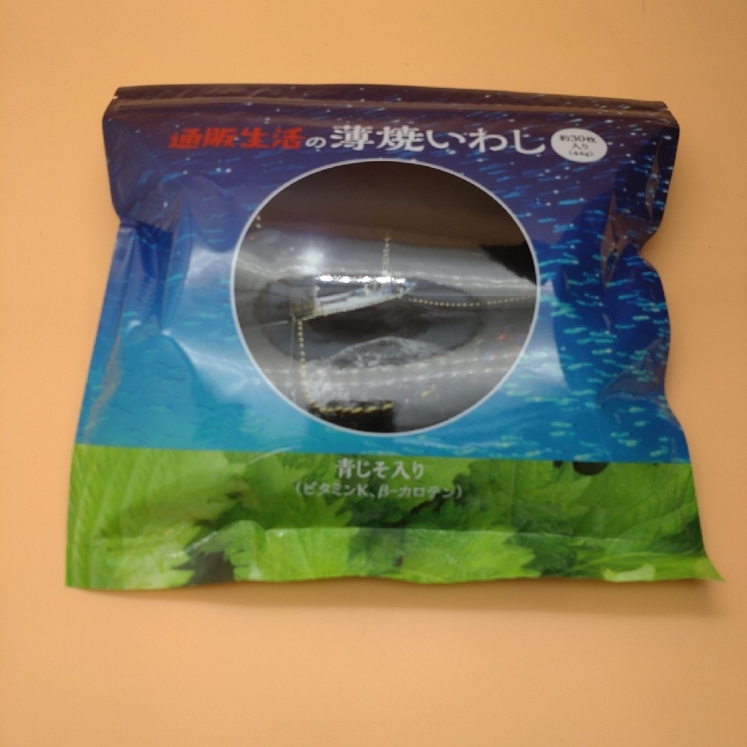 通販生活薄焼きイワシせんべい、青しそ入り約30（44g） 食品/飲料/酒の加工食品(乾物)の商品写真