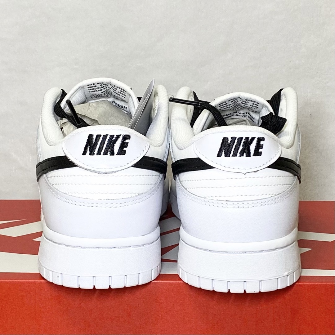 NIKEナイキダンクLOW 新品未使用　ホワイトブラック　PANDA