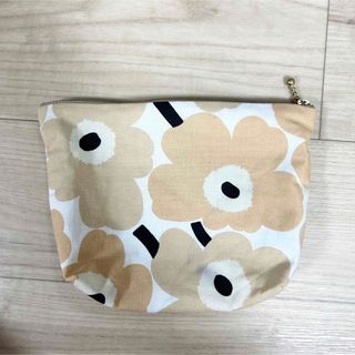 マリメッコ(marimekko)のマリメッコ　ポーチ　ベージュ　ウニッコ(ポーチ)