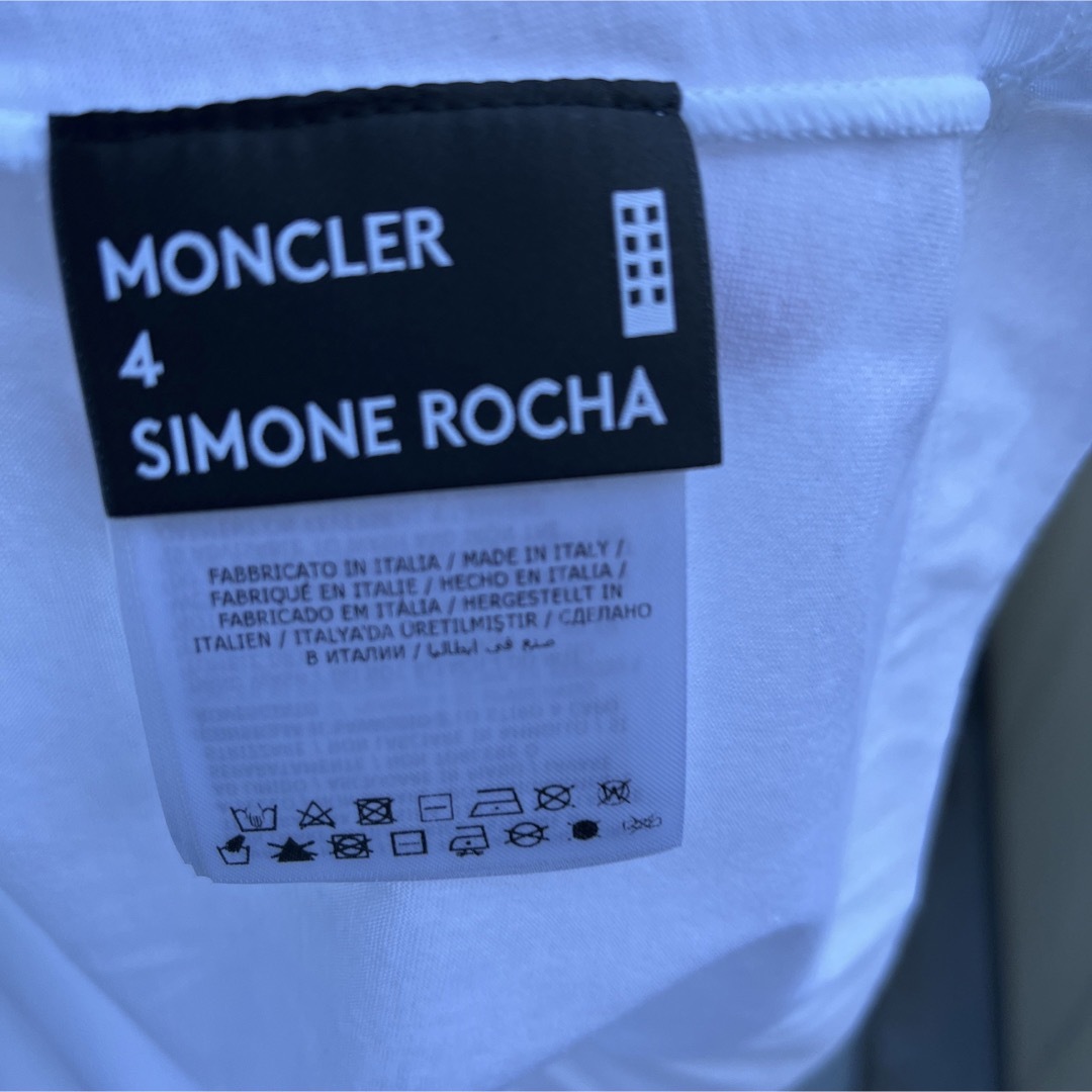 MONCLER(モンクレール)の国内正規品　モンクレールジーニアス　シモーネロシャ　パールワッペン　Mサイズ レディースのトップス(Tシャツ(半袖/袖なし))の商品写真