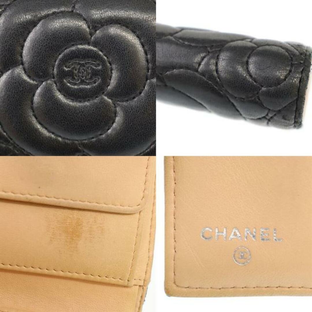 CHANEL(シャネル)のシャネル コンパクトウォレット 中古 カメリア ココマーク ステッチ ブラック レザー CHANEL 【中古】 | 小物入れ 三つ折り財布 花 キルティング ブランド 黒 ファッション レディース ABランク レディースのファッション小物(財布)の商品写真