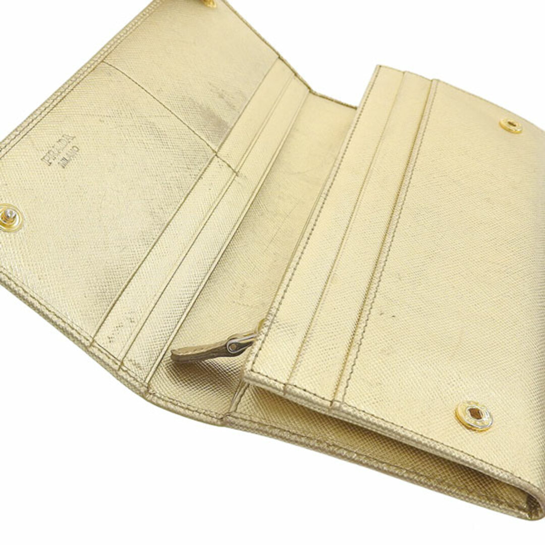 PRADA(プラダ)のプラダ PRADA サフィアーノレザー 二つ折り 長財布 被せフラップ ゴールド Y01724 レディースのファッション小物(財布)の商品写真